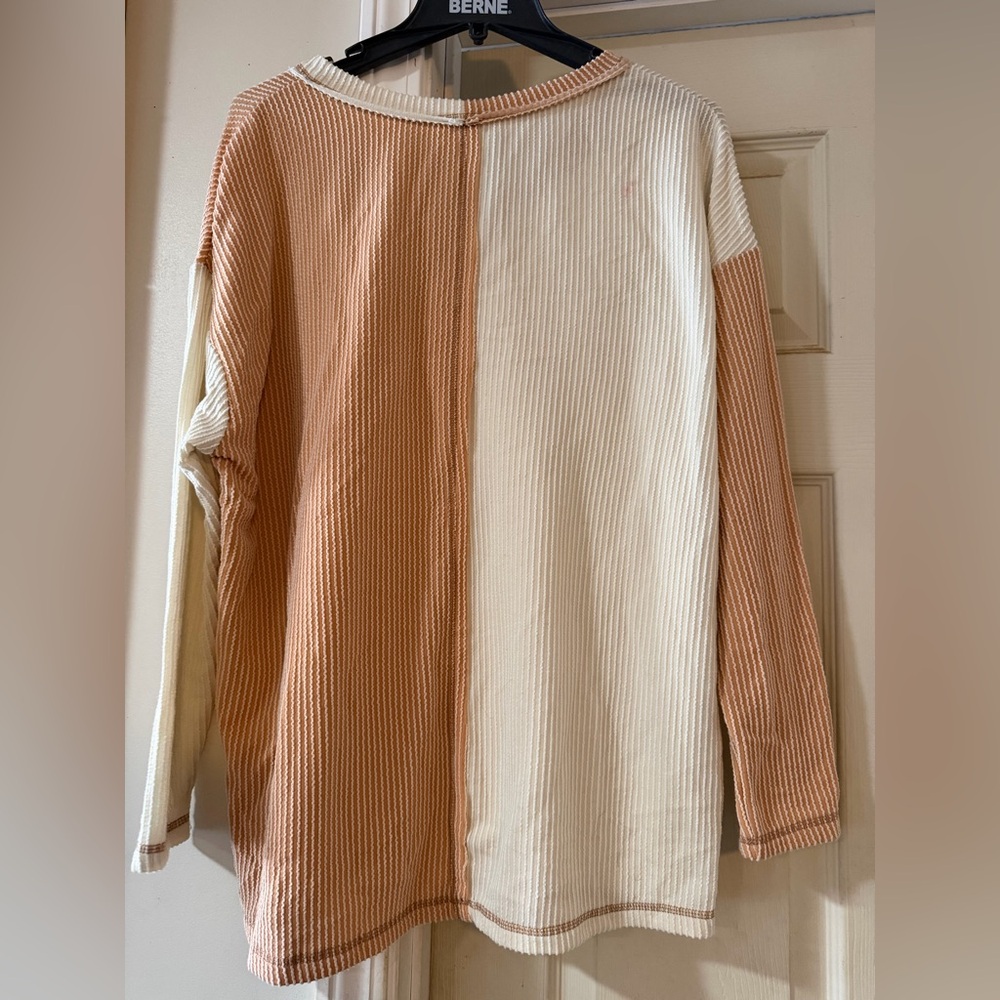 Two tone top - Picture 2 of 5